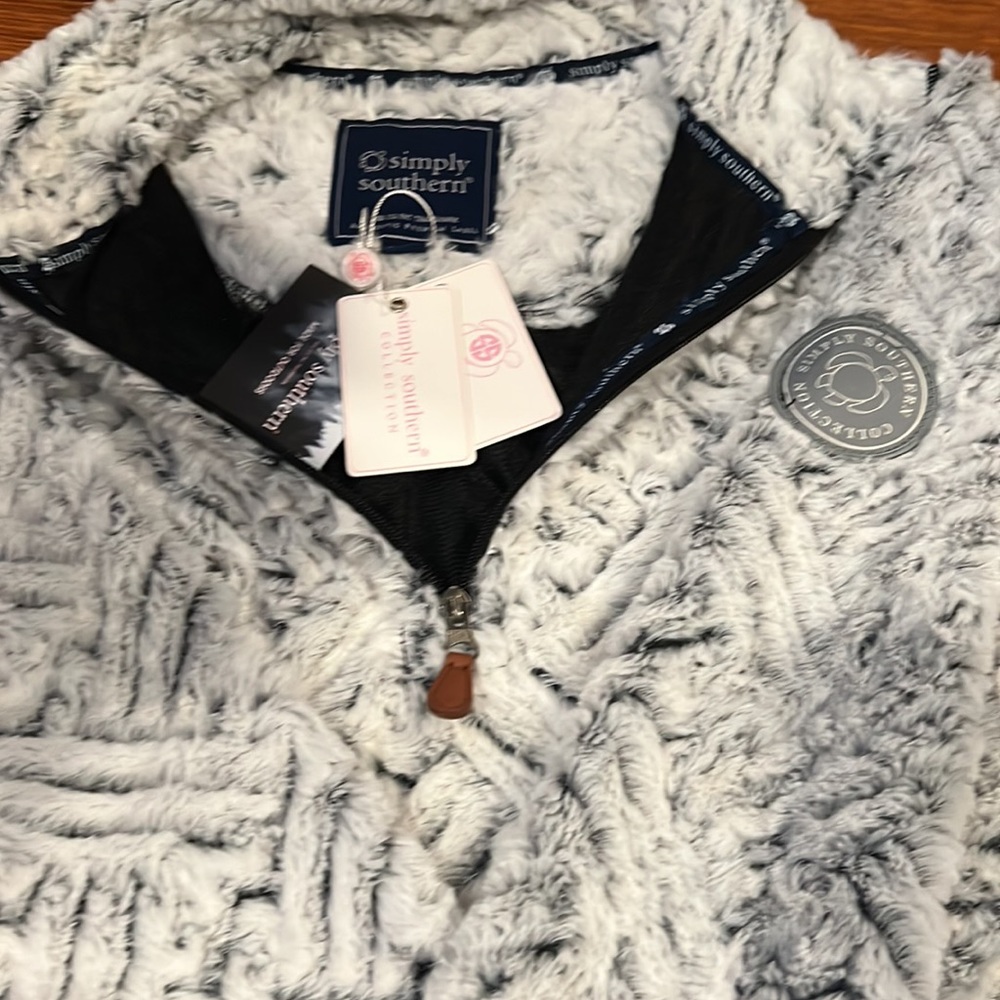 Simply Southern Pull over size large - Picture 2 of 3